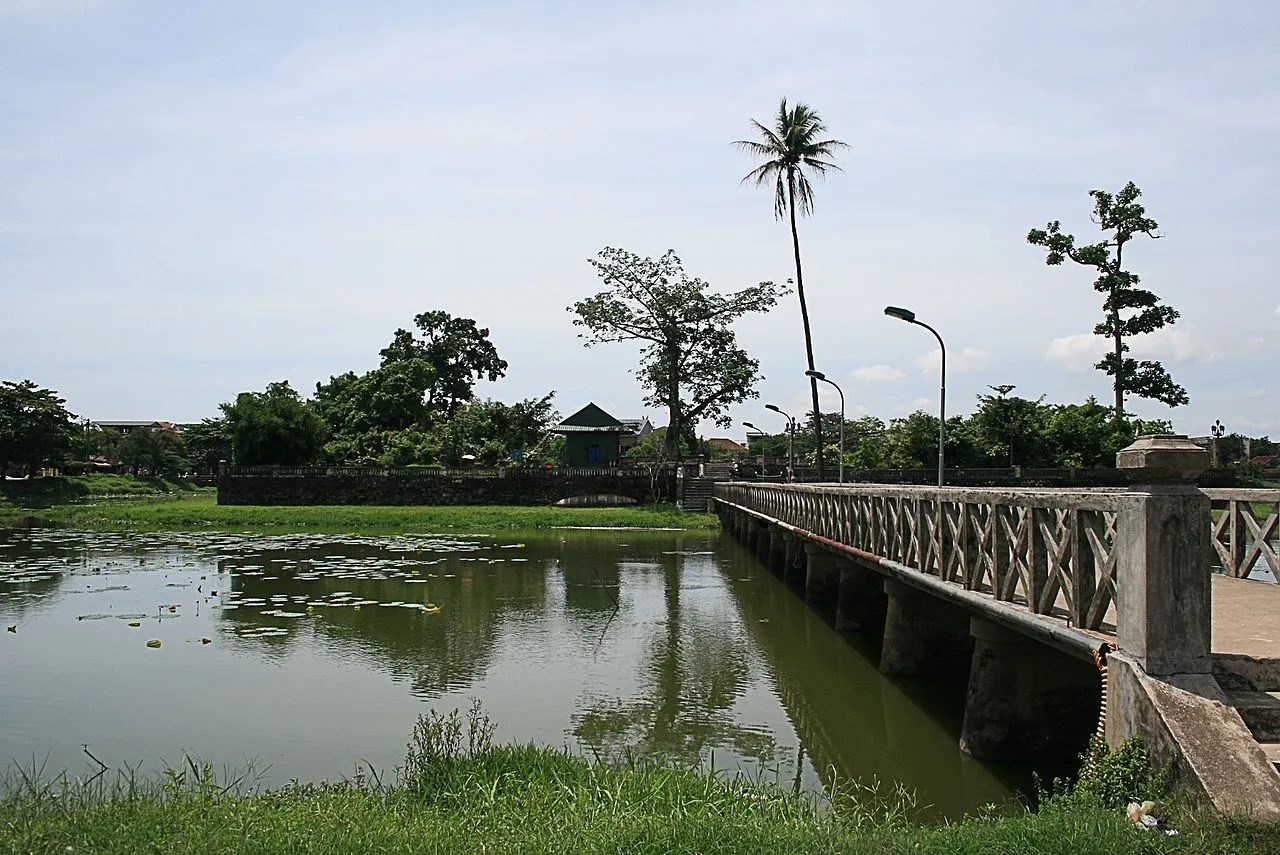 May túi ba gang, mang đi mà đựng hàng tá shoot hình ở Hồ Tịnh Tâm trong lòng thành phố Huế