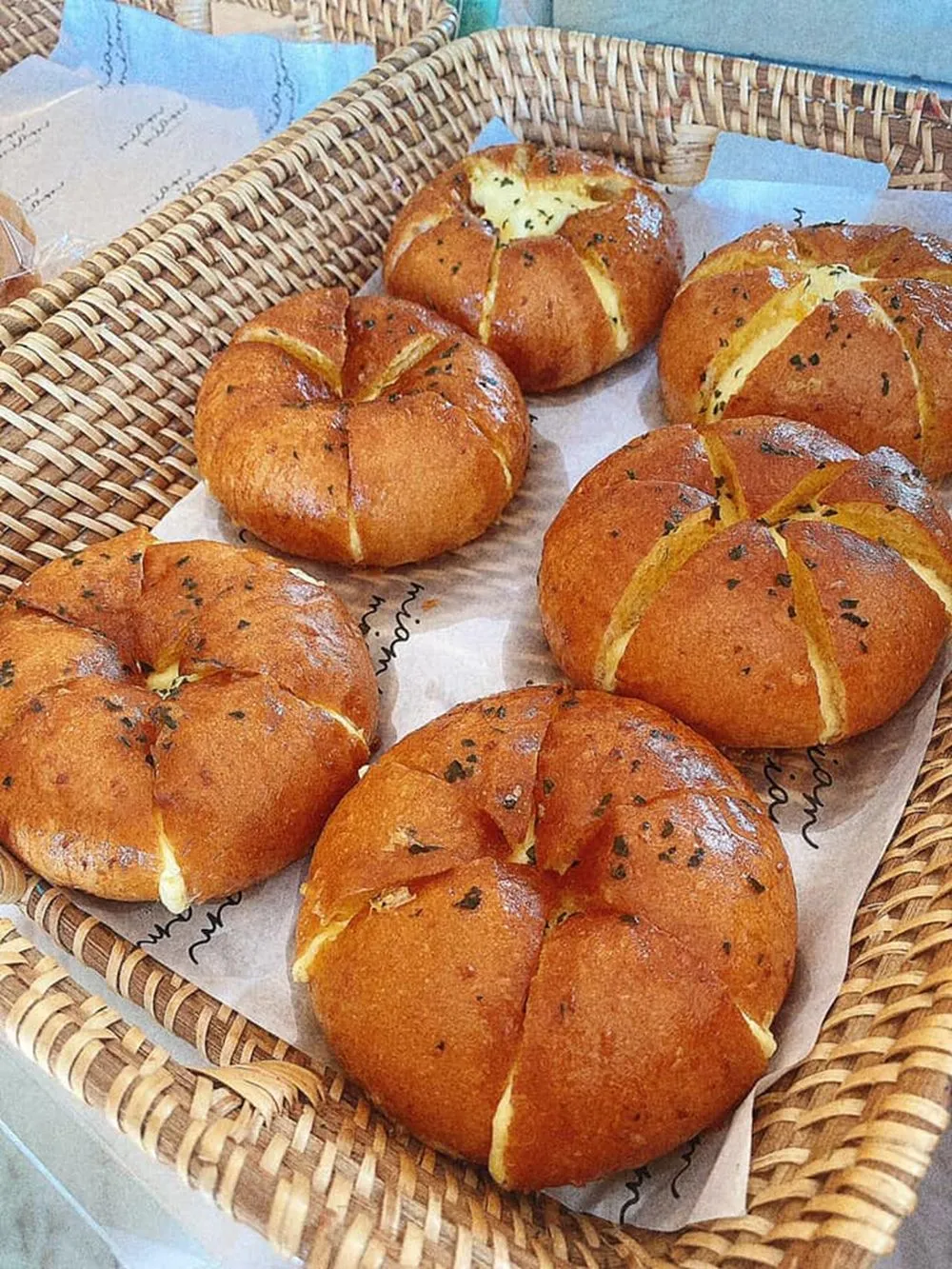 Miam Miam Bread & Cafe – Tiệm bánh trà mộng mơ