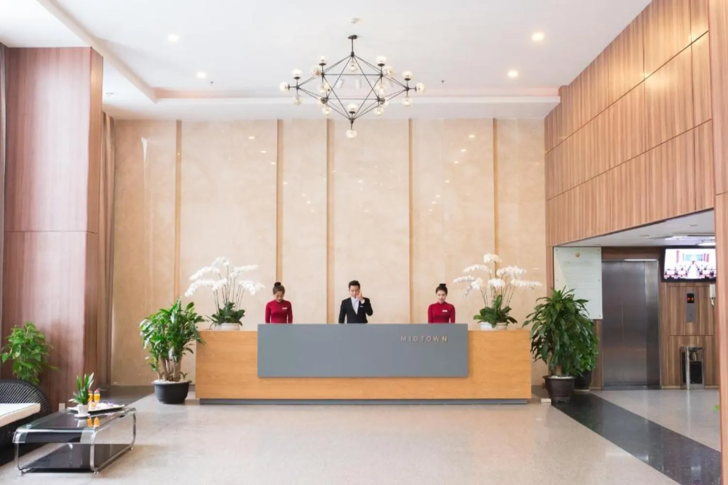 MidTown Hotel Hue tọa lạc cạnh bên bờ sông Hương thơ mộng