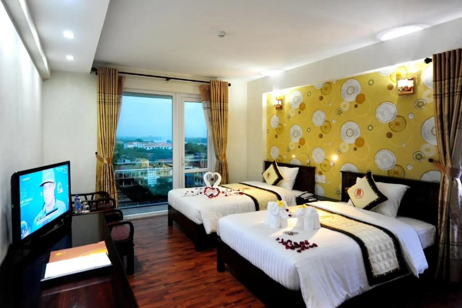 MidTown Hotel Hue tọa lạc cạnh bên bờ sông Hương thơ mộng