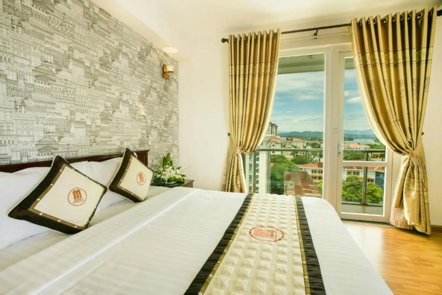 MidTown Hotel Hue tọa lạc cạnh bên bờ sông Hương thơ mộng