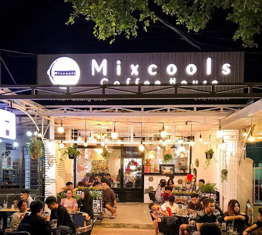 Mixcool’s Coffee House mang hơi thở trẻ trung và tối giản giữa lòng xứ Phan