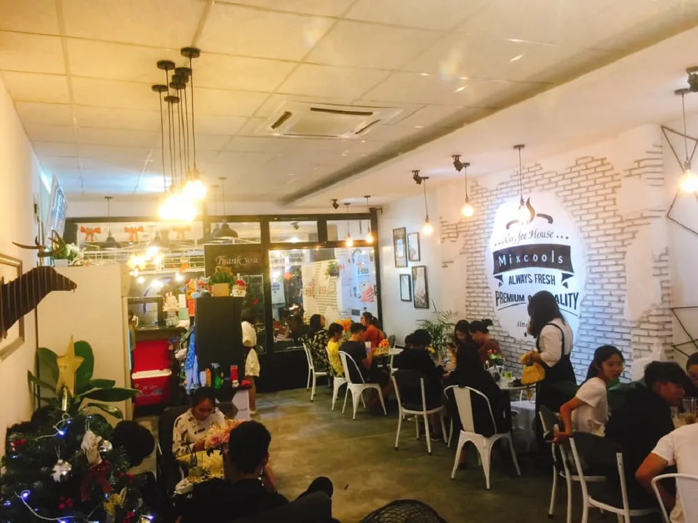 Mixcool’s Coffee House mang hơi thở trẻ trung và tối giản giữa lòng xứ Phan