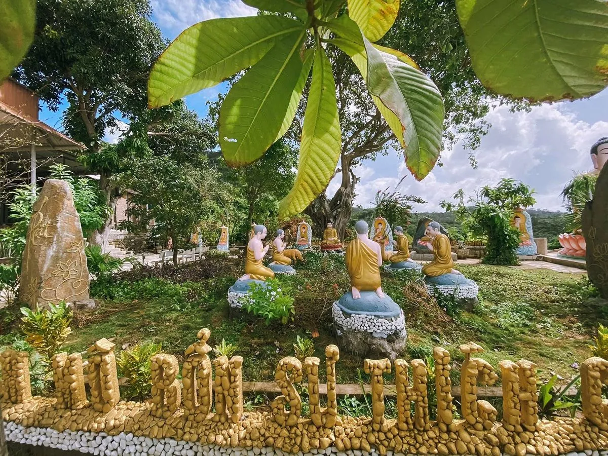 Một chút yên bình cho ngày đầu năm cùng Cường Quốc Phạm tại Chùa Ba Đảo Nha Trang