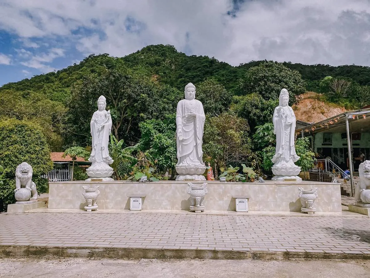 Một chút yên bình cho ngày đầu năm cùng Cường Quốc Phạm tại Chùa Ba Đảo Nha Trang