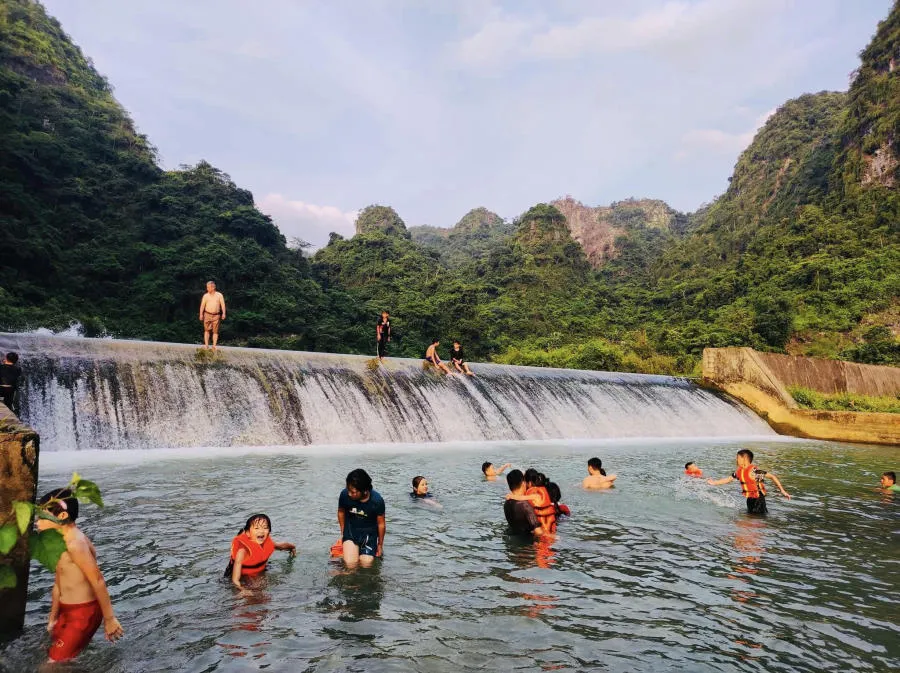 Một ngày Khám phá Hữu Liên đầy thú vị cùng Trang Valentino