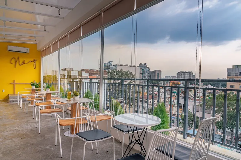 Nắng Rooftop Coffee, địa điểm ngắm hoàng hôn và nghe acoustic dịu êm