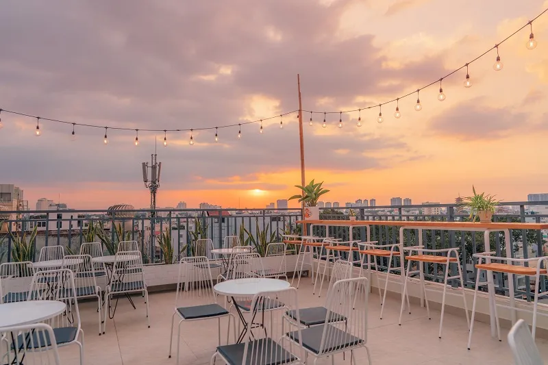 Nắng Rooftop Coffee, địa điểm ngắm hoàng hôn và nghe acoustic dịu êm