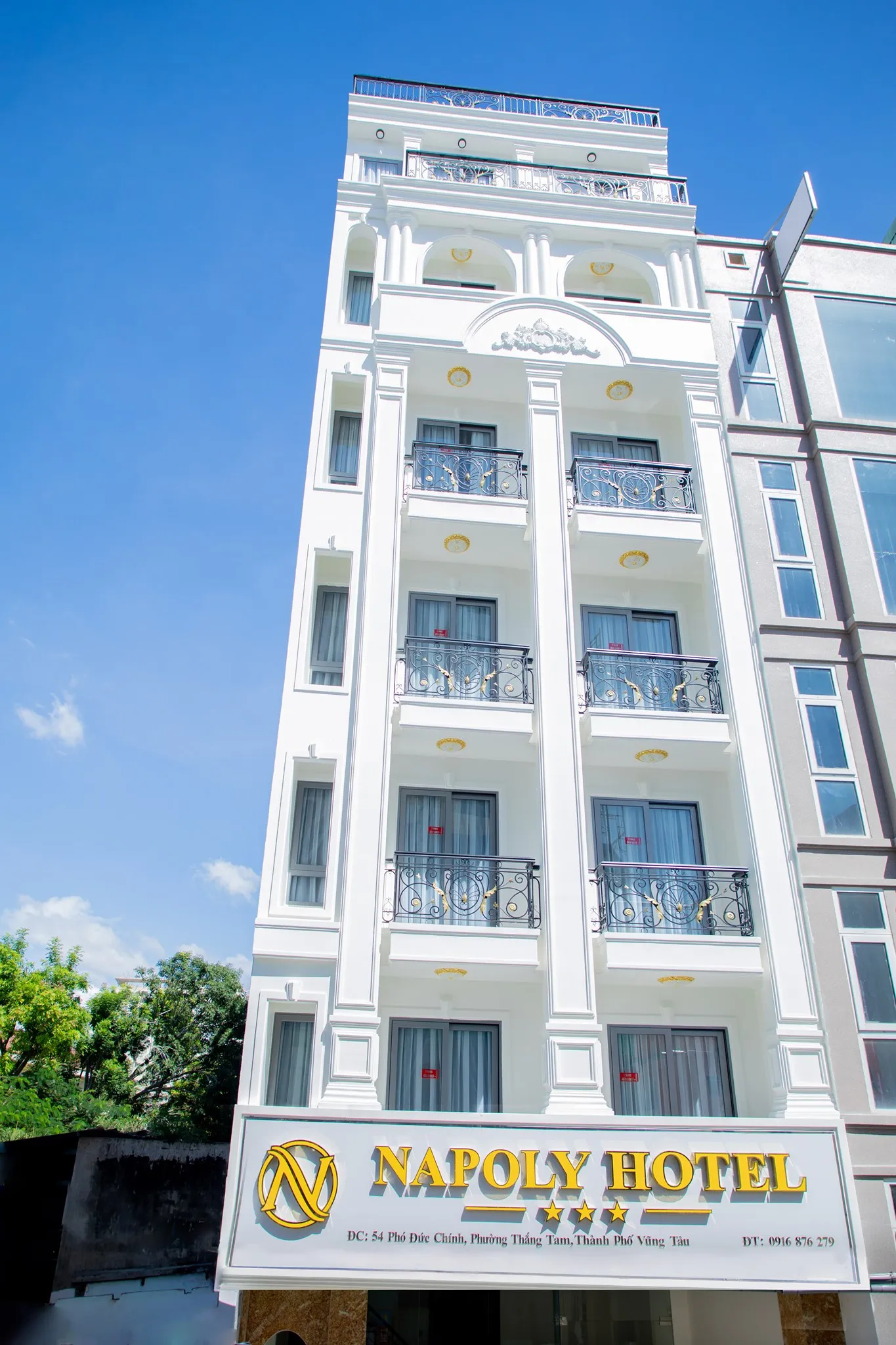 Napoly Hotel, vẻ đẹp tinh khiết hài hòa cùng kiến trúc hiện đại