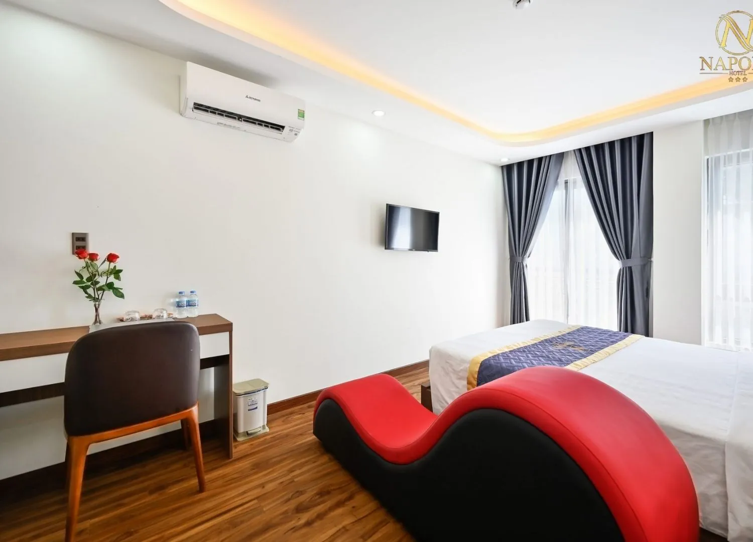 Napoly Hotel, vẻ đẹp tinh khiết hài hòa cùng kiến trúc hiện đại