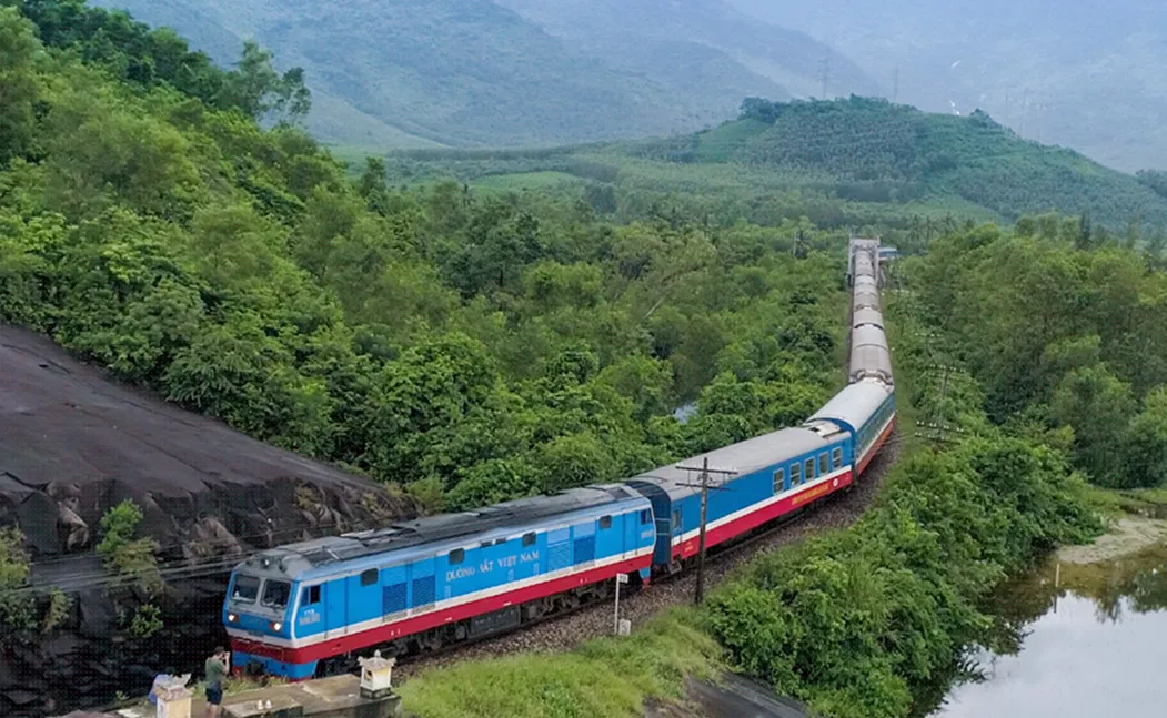 Nên chọn di chuyển từ Hà Nội vào Huế bằng phương tiện nào?