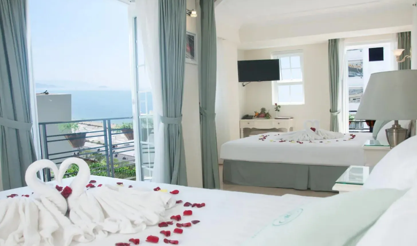 Nét tinh khiết Pavillon Garden Hotel Nha Trang bên cạnh vịnh biển