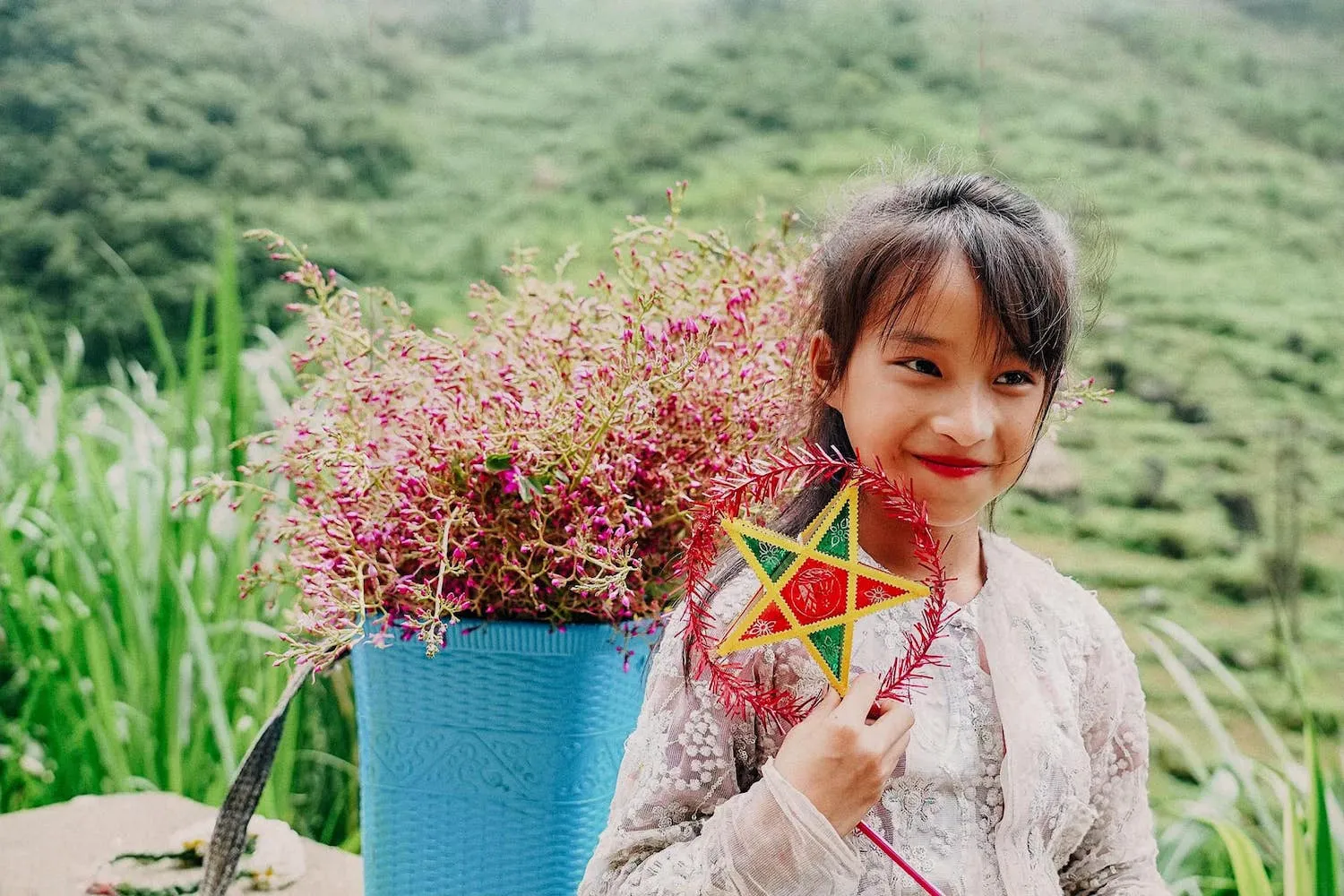 Ngắm nét ngây thơ của trẻ em Hà Giang đón Trung thu qua lăng kính chàng trai 9x