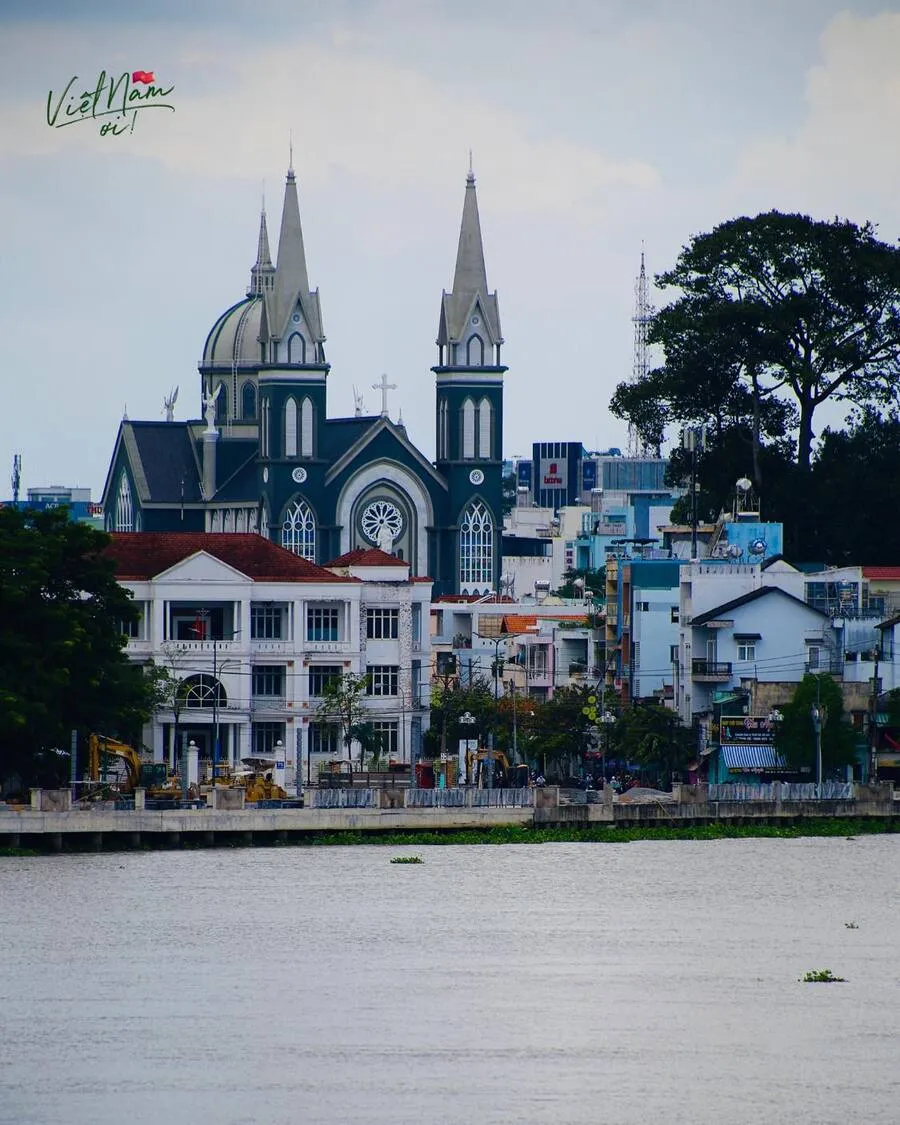 Ngất ngây khung cảnh Nhà thờ Chánh tòa Phú Cường ở trung tâm Bình Dương