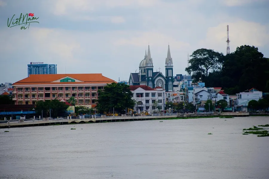 Ngất ngây khung cảnh Nhà thờ Chánh tòa Phú Cường ở trung tâm Bình Dương