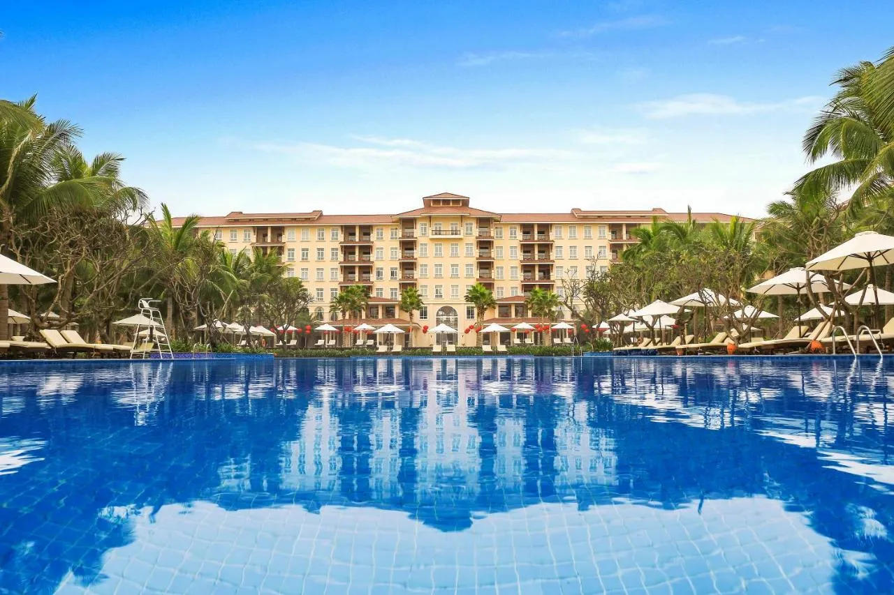 Nghỉ dưỡng tại Vinpearl Luxury Da Nang, khu resort biển đạt giải thưởng danh giá