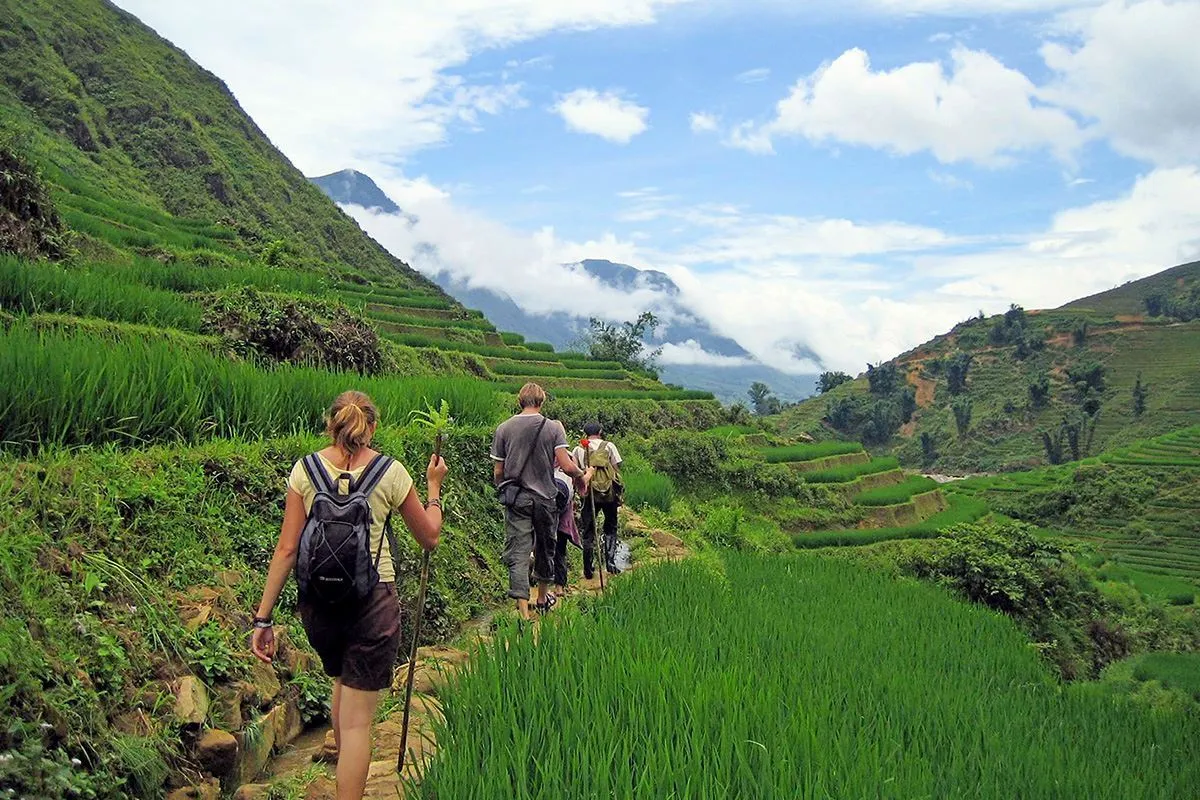 Ngỡ ngàng trước vẻ đẹp hoang sơ đầy mê hoặc của bản Ý Linh Hồ Sapa