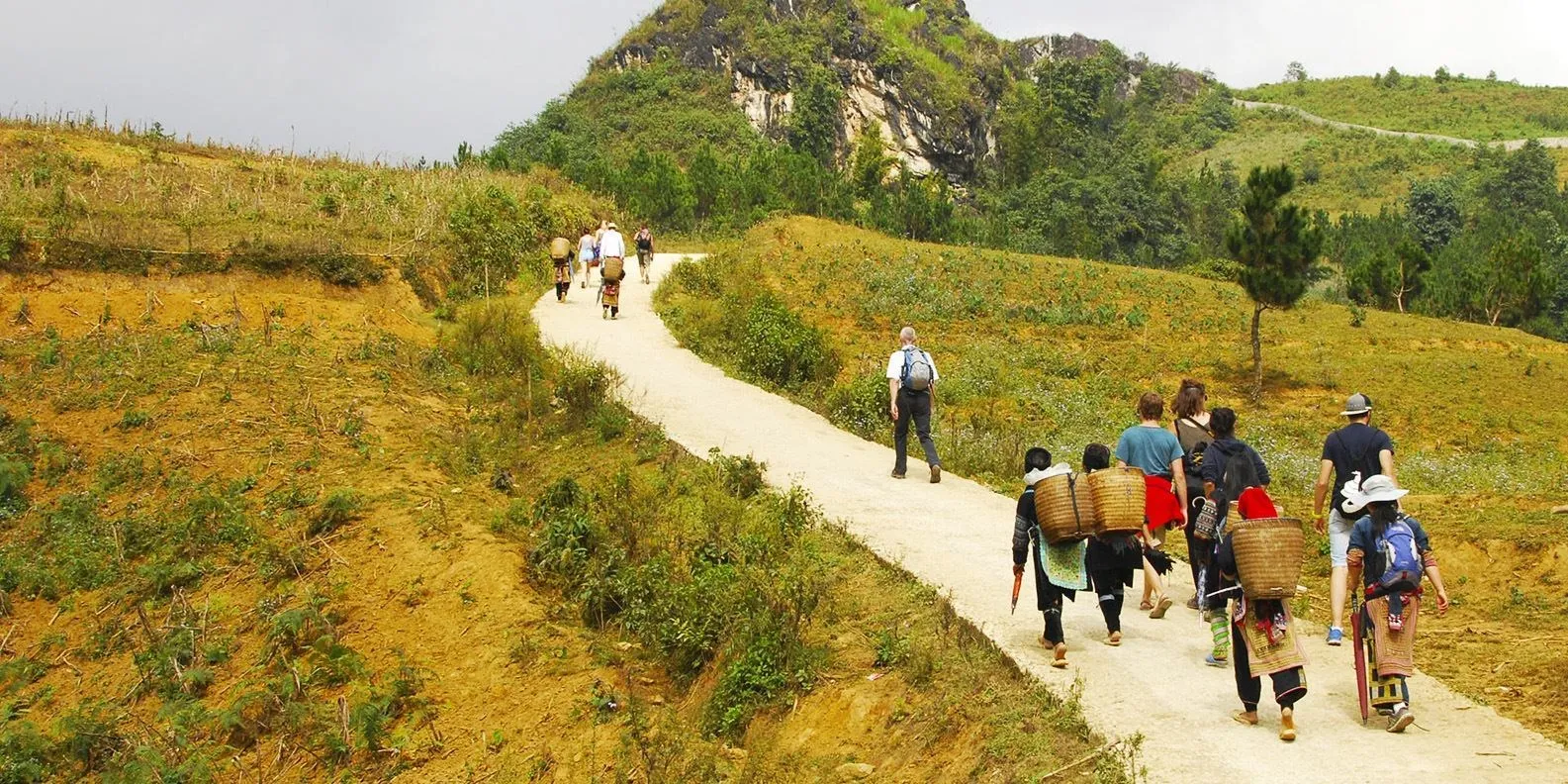 Ngỡ ngàng trước vẻ đẹp hoang sơ đầy mê hoặc của bản Ý Linh Hồ Sapa