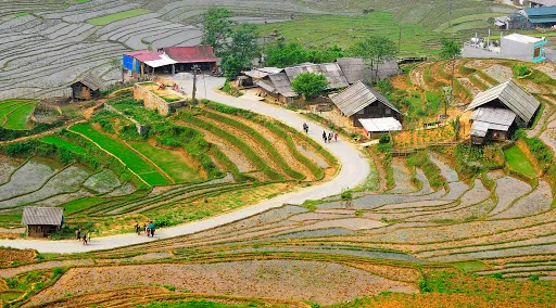 Ngỡ ngàng trước vẻ đẹp hoang sơ đầy mê hoặc của bản Ý Linh Hồ Sapa