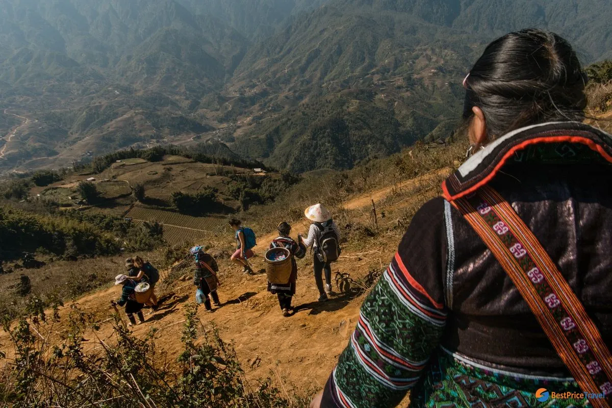 Ngỡ ngàng trước vẻ đẹp hoang sơ đầy mê hoặc của bản Ý Linh Hồ Sapa