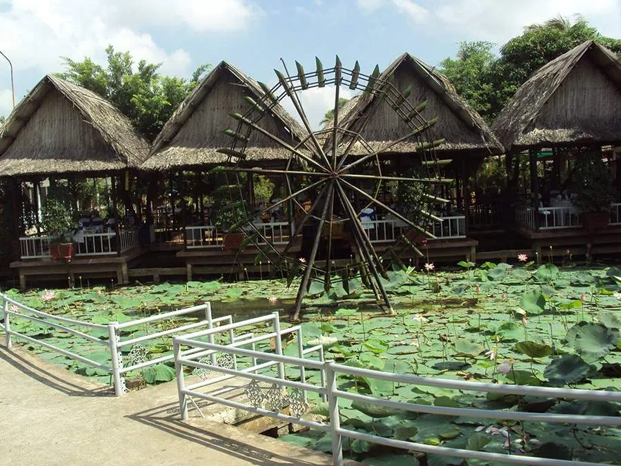 Nhà hàng Làng Việt, địa điểm lý tưởng để thưởng thức những bữa ăn ngon