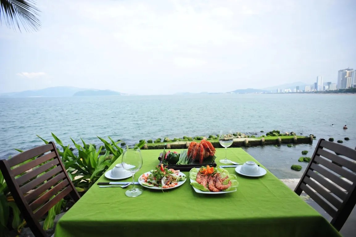 Nha Trang View Restaurant – Nhà hàng được đánh giá cao với chứng chỉ phục vụ xuất sắc 2017