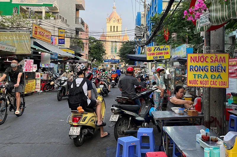 Những khu phố ẩm thực Sài Gòn nức tiếng gần xa