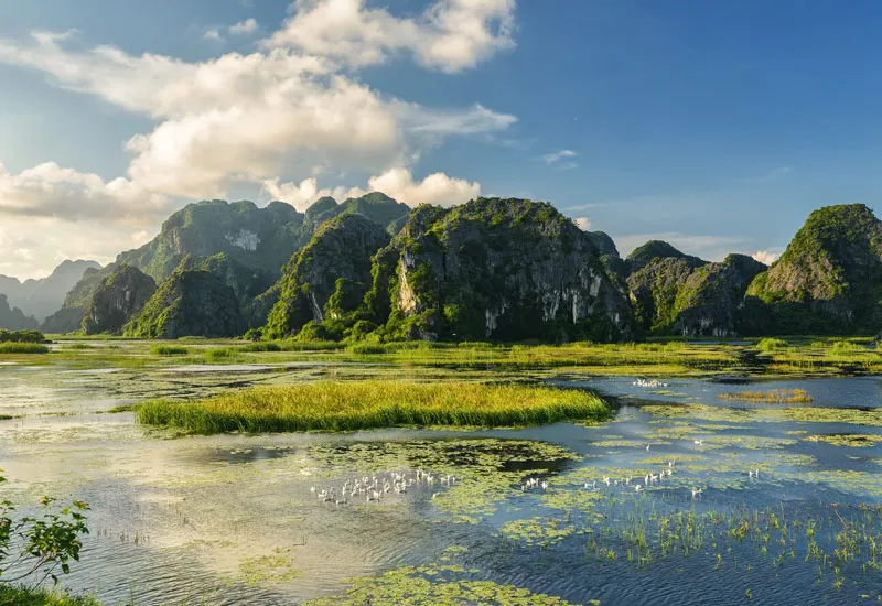 Ninh Bình có gì chơi, cùng theo chân MIA.vn khám phá Cố Đô thanh bình