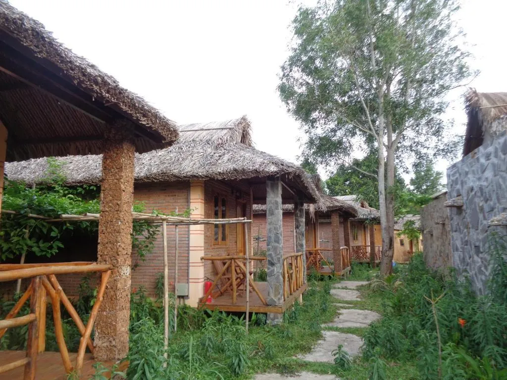 Ninila Fruitfarm Bungalow Phú Quốc – Khách sạn 2 sao có Bungalow ở bãi biển Ông Lang