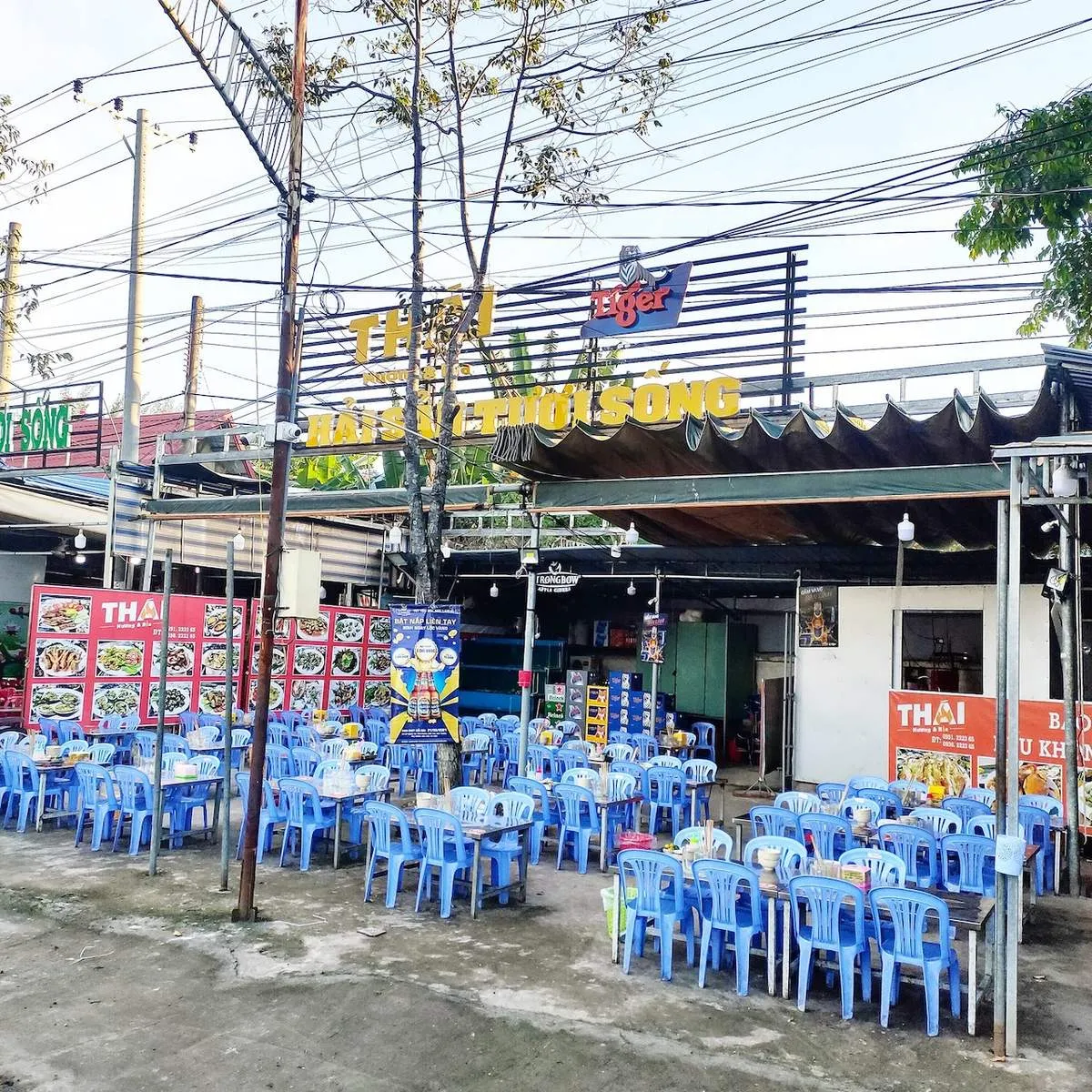 No nê căng cả bụng với bữa hải sản thơm ngon tại Quán Thái Nướng