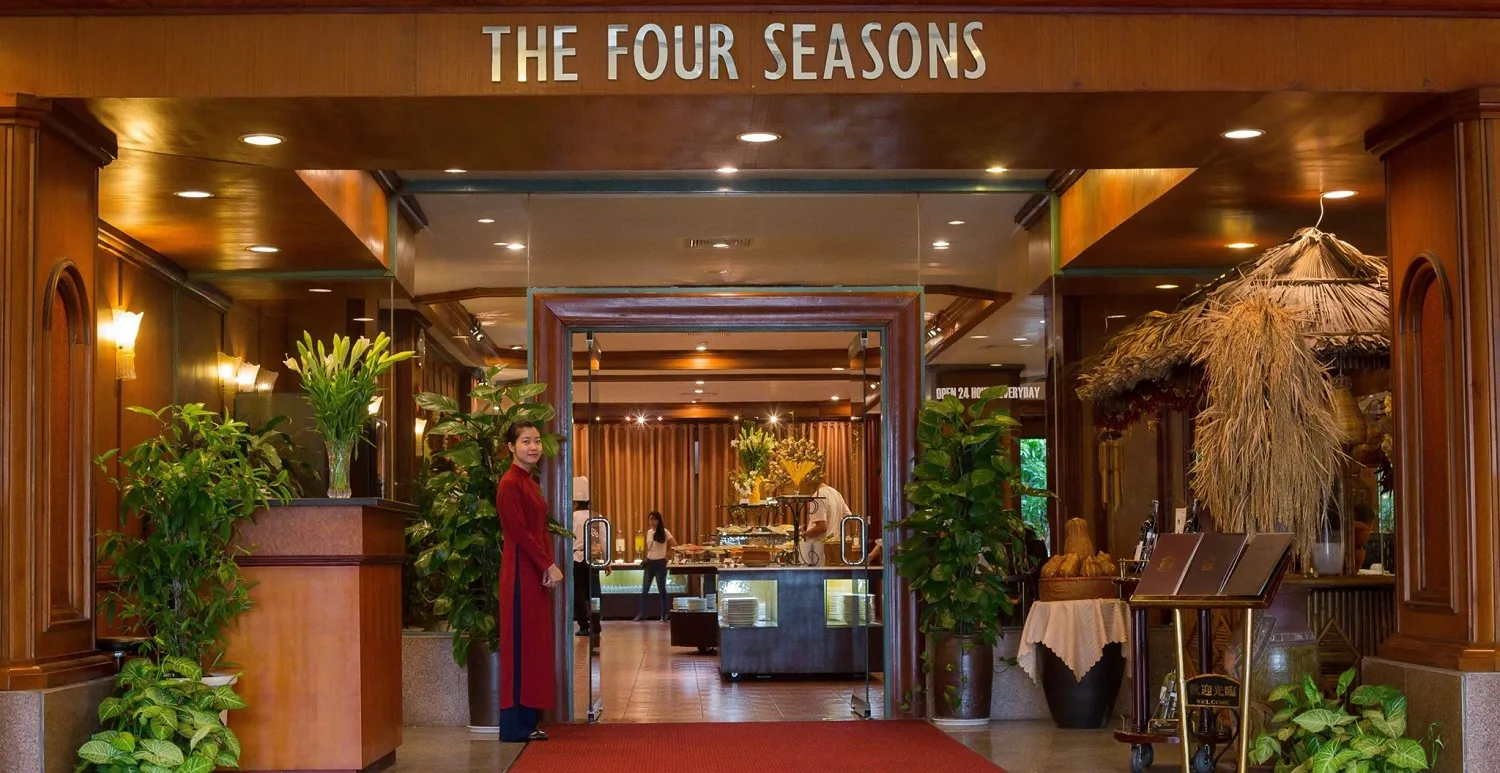 No nê với bữa tiệc buffet kết hợp món Á – Âu tại nhà hàng Four Seasons