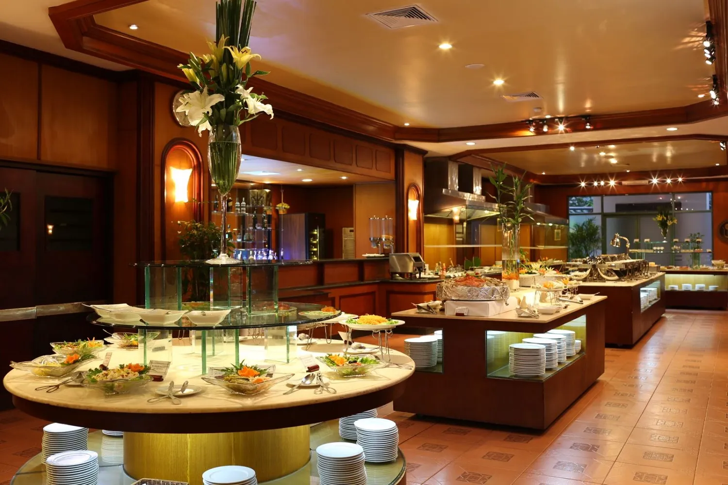 No nê với bữa tiệc buffet kết hợp món Á – Âu tại nhà hàng Four Seasons