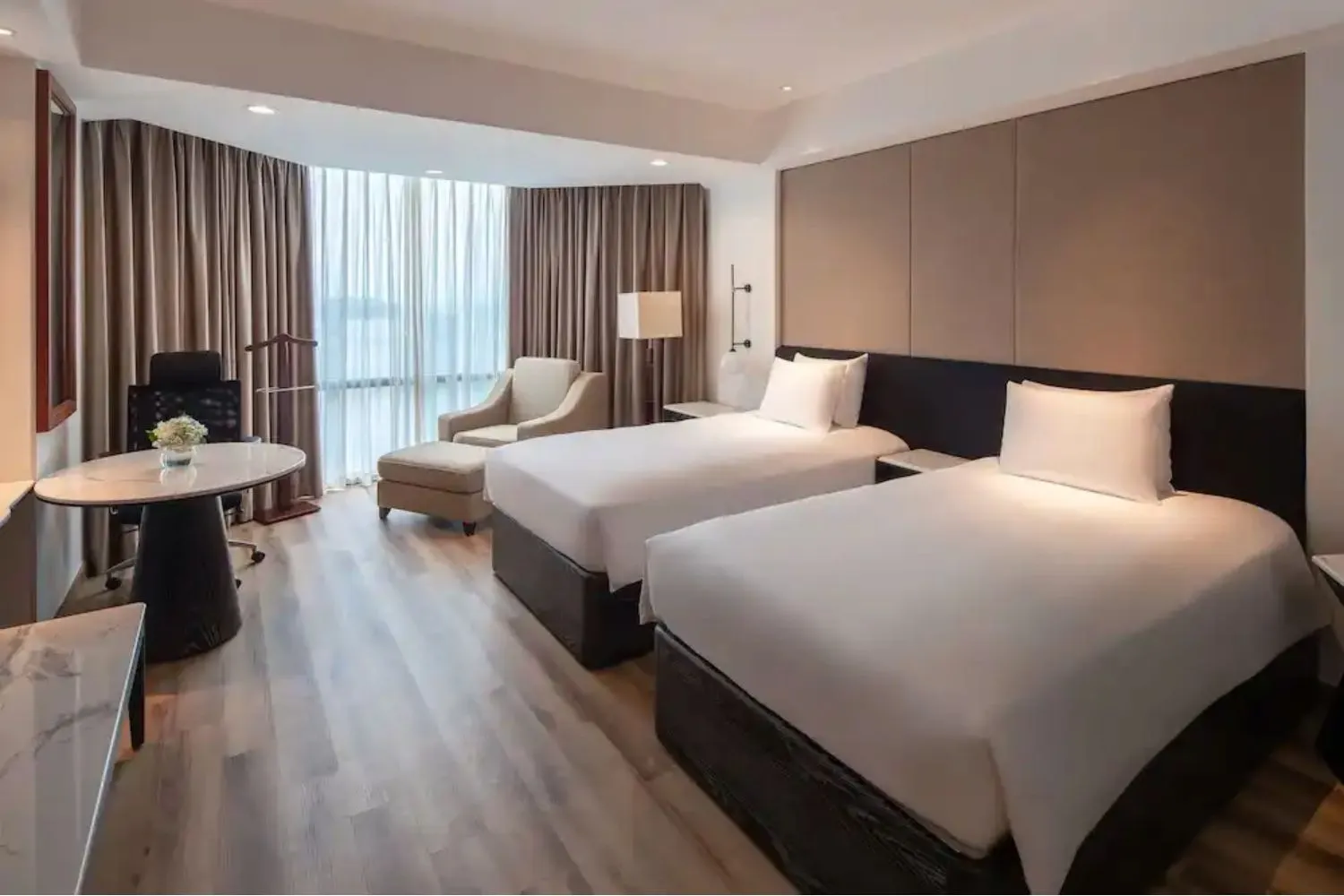 Ốc đảo Hyatt Regency West Hanoi mang hơi hướng của thời đại mới