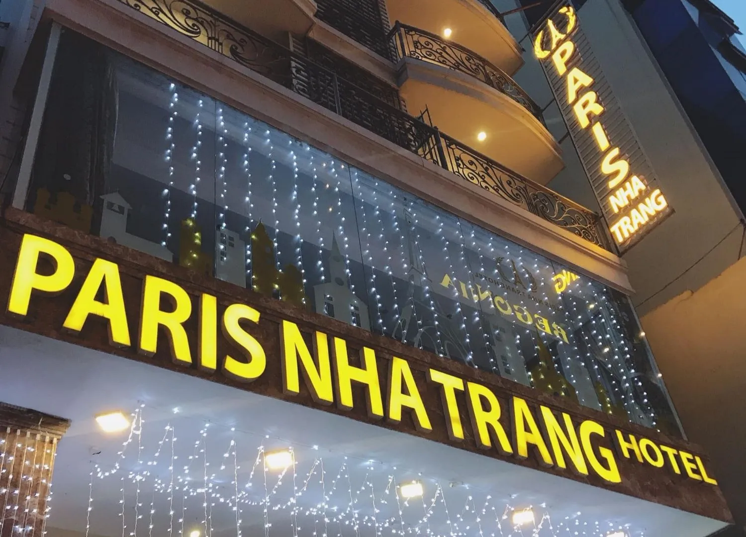 Paris Nha Trang Hotel pha lẫn kiến trúc cổ điển và hiện đại