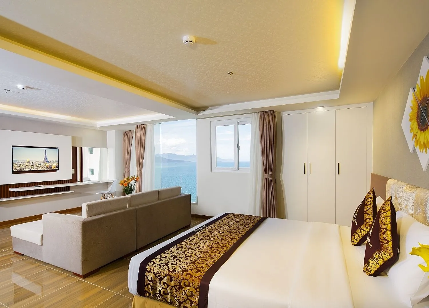 Paris Nha Trang Hotel pha lẫn kiến trúc cổ điển và hiện đại