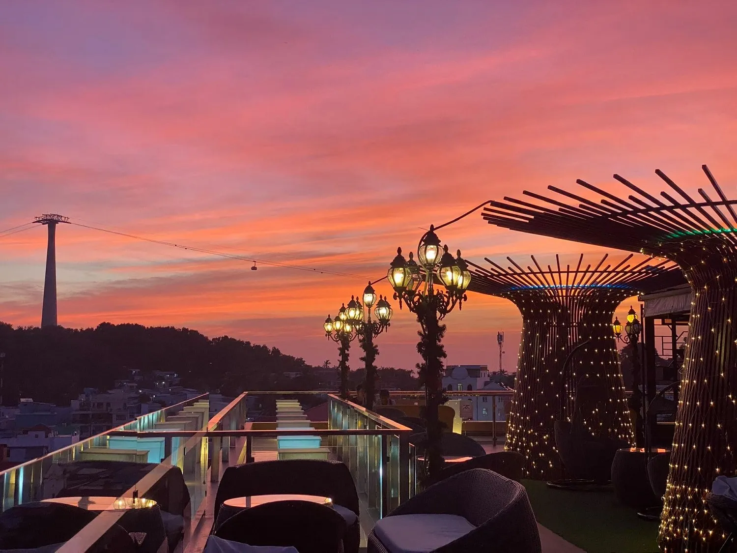 PH Rooftop Bar & Lounge – Đẳng Cấp Nhà Hàng Đảo Ngọc Sang Trọng