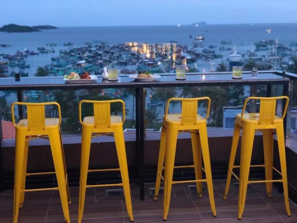 PH Rooftop Bar & Lounge – Đẳng Cấp Nhà Hàng Đảo Ngọc Sang Trọng