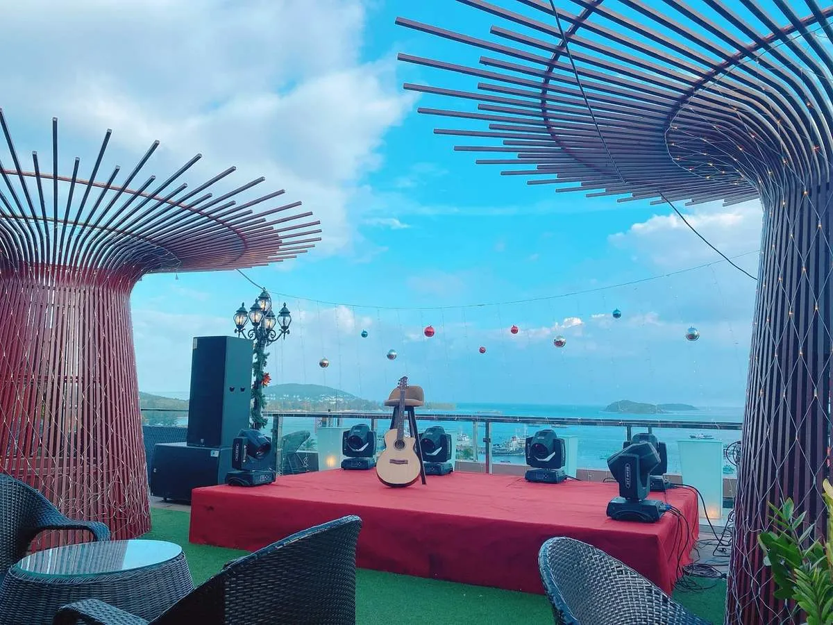 PH Rooftop Bar & Lounge – Đẳng Cấp Nhà Hàng Đảo Ngọc Sang Trọng