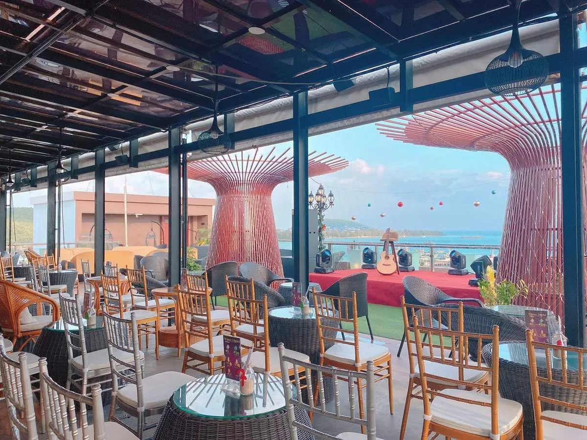 PH Rooftop Bar & Lounge – Đẳng Cấp Nhà Hàng Đảo Ngọc Sang Trọng