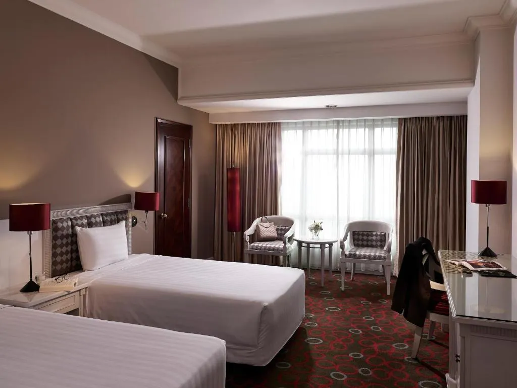 Pullman Hanoi Hotel nằm giữa lòng đô thị nhộn nhịp