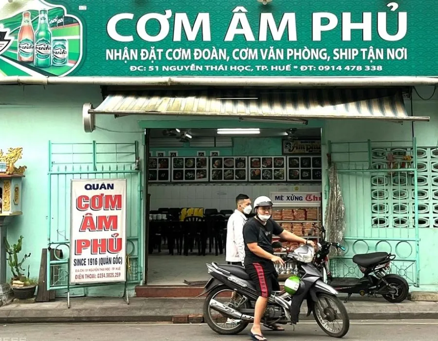 Quán Cơm Âm Phủ Huế với các món ăn cung đình độc đáo