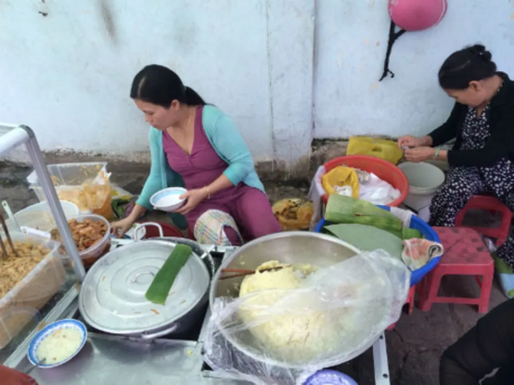 Quán xôi măng cá Lê Lợi, điểm ăn sáng lý tưởng tại Kon Tum