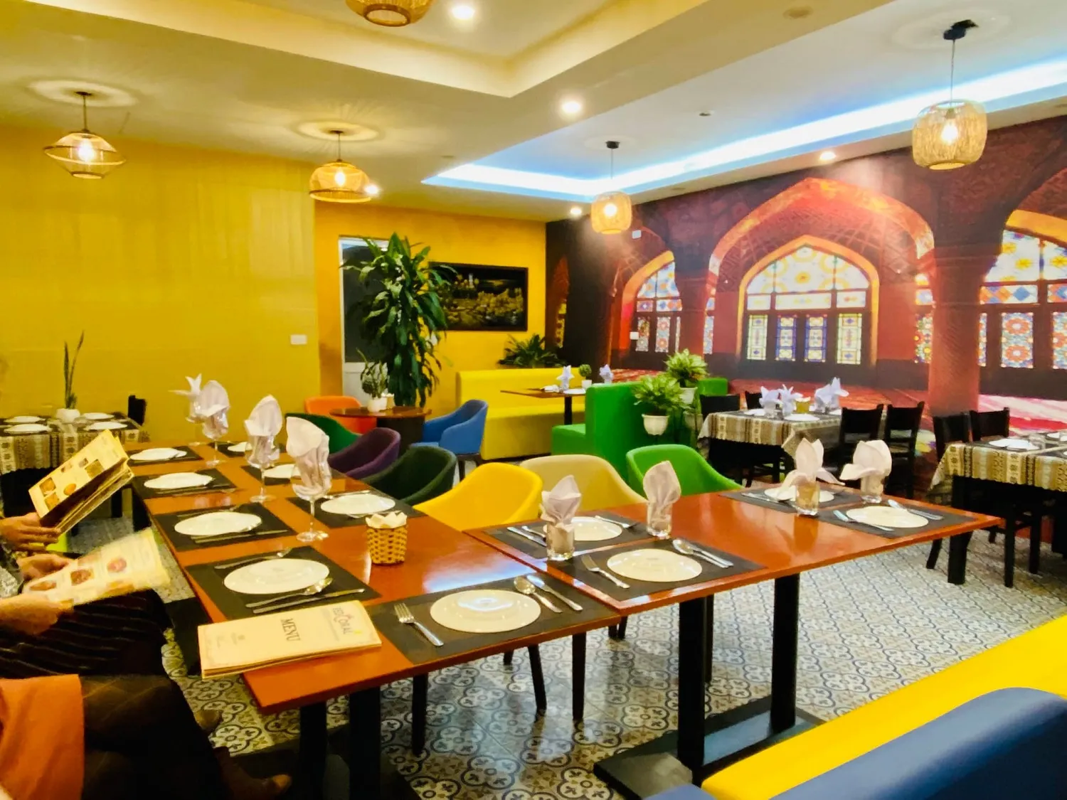 RedCoral Halong Halal Restaurant – Không gian ẩm thực Trung Đông đầy mới lạ tại Hạ Long