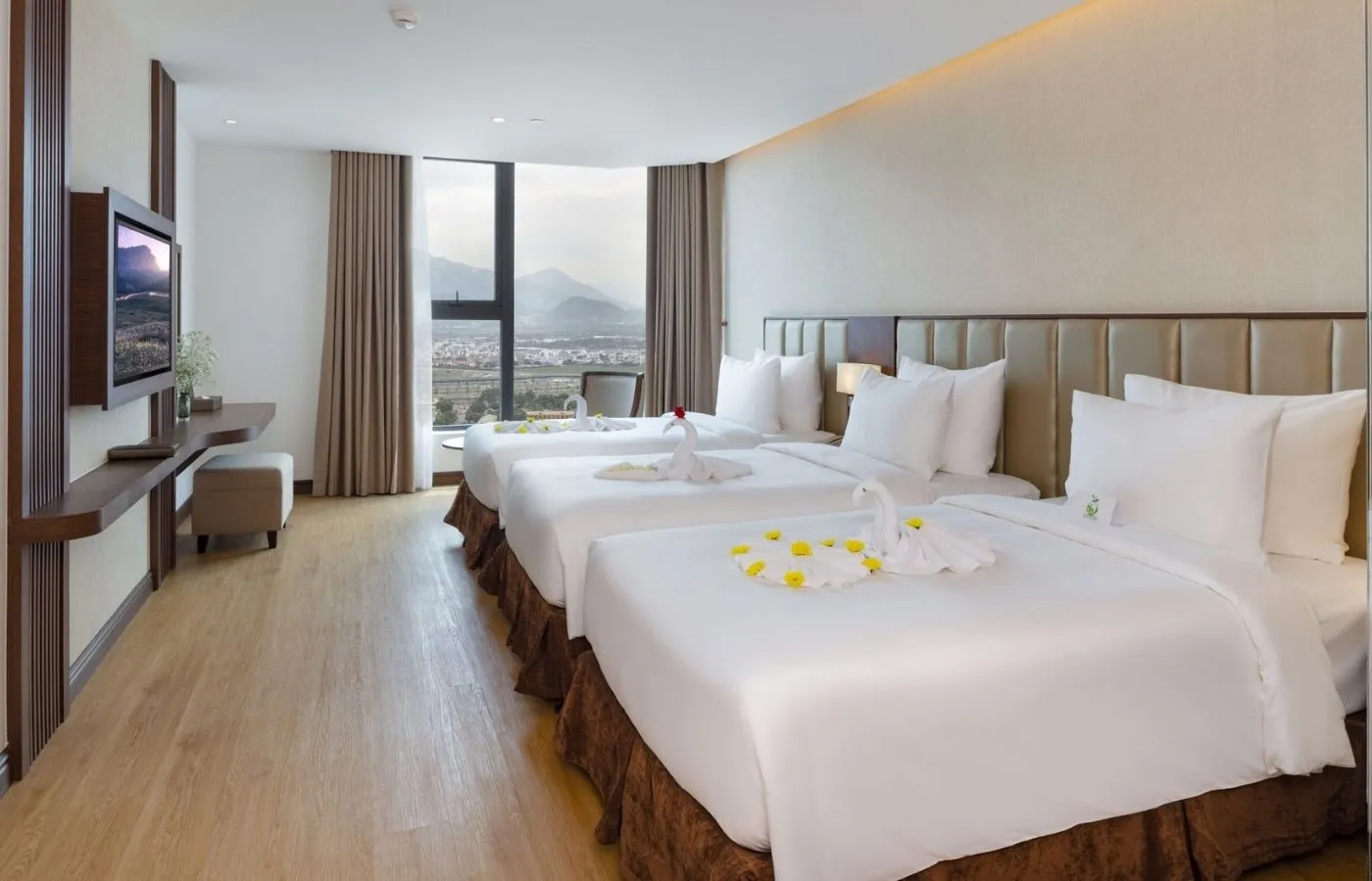 Regalia Gold Hotel-Khách sạn 5 sao có hồ bơi vô cực ở tầng 40