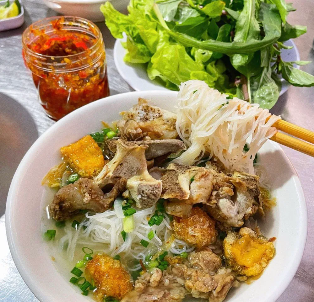 Review Kon Tum với quán Phở Xương 79 cùng anh chàng Ninh Tito