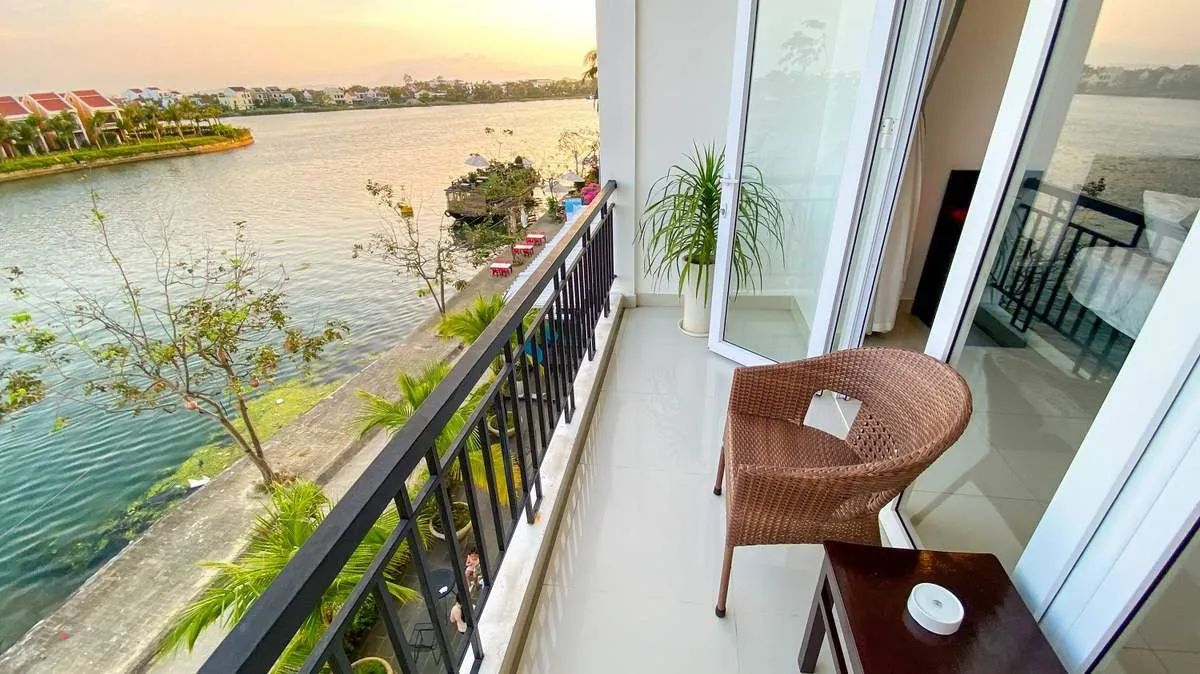 Riverside White House Villa – Ngôi nhà trắng bên dòng sông Hoài lãng mạn