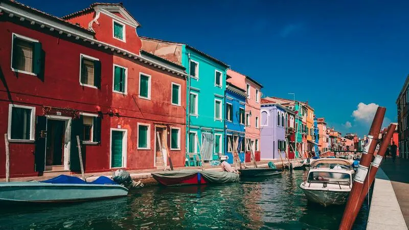 Rực rỡ đảo xanh Burano, thiên đường du lịch cực gần Venice