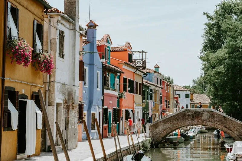 Rực rỡ đảo xanh Burano, thiên đường du lịch cực gần Venice