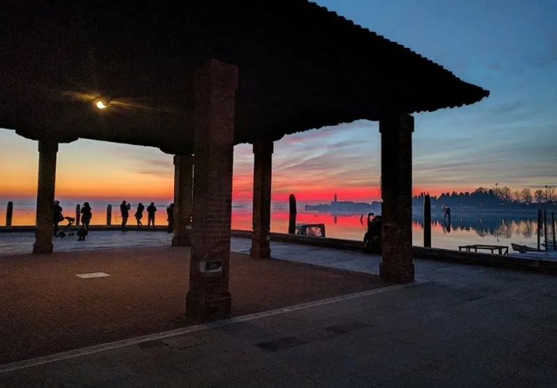 Rực rỡ đảo xanh Burano, thiên đường du lịch cực gần Venice