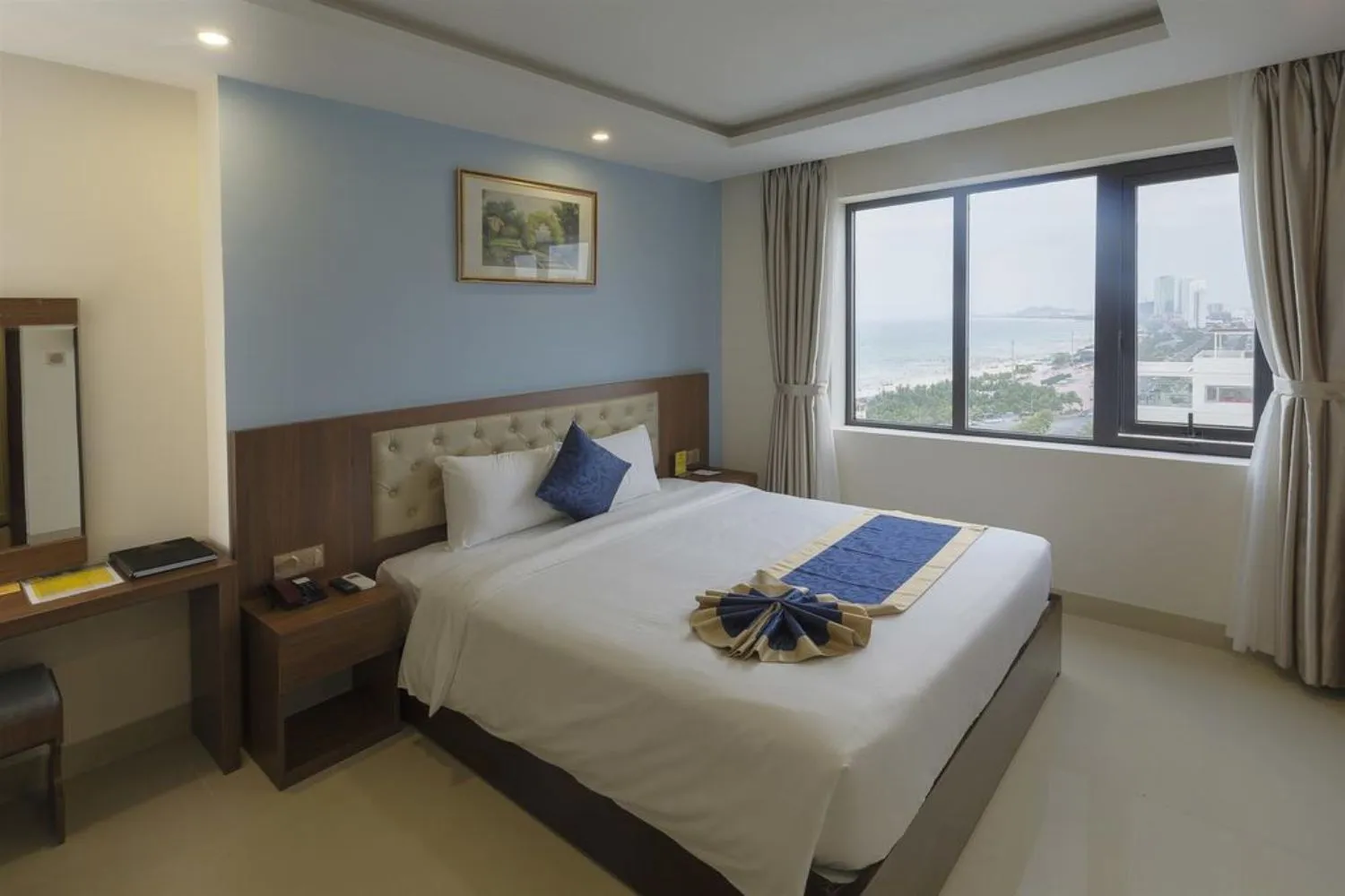 Seven Sea Hotel Da Nang với tầm nhìn trọn vẹn từ Sông, Núi, Biển, Cát